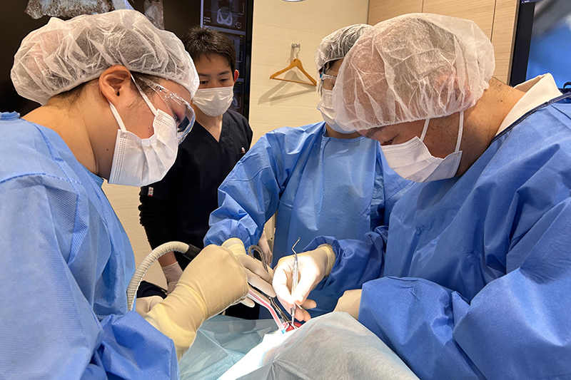 骨の少ない方にも適応できる傾斜埋入法とは